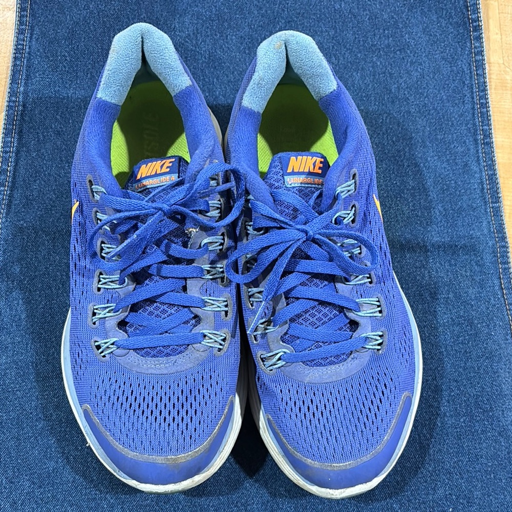 Nike women’s Blue Athletic Shoes